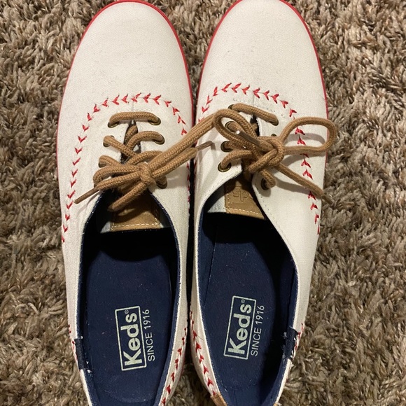 baseball tennis shoes